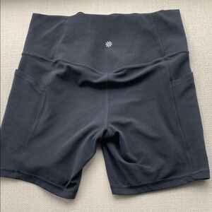 Women's Athleta  salutation stash high rise 7 inch short